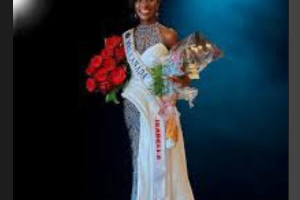 Mrs Canada Globe - Onasanya